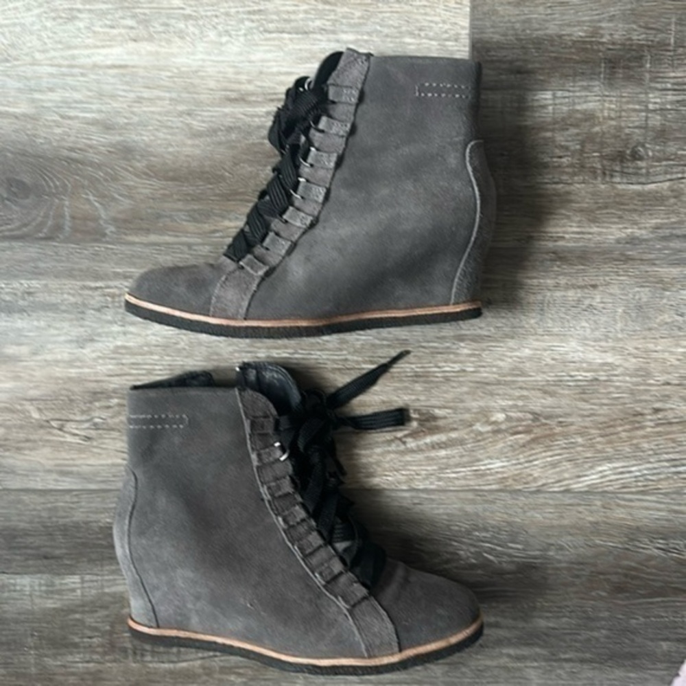 Earth shoes gray zip up bootie heels size 7.5 lace up front bikercore